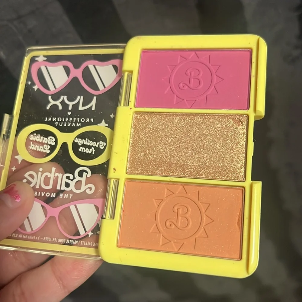 Nyx Barbie blush/ highlight palette - Picture 3 of 3